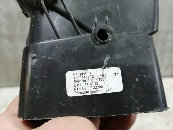 Peça dianteira direita Peugeot 308 OE 1304148XZD image 5