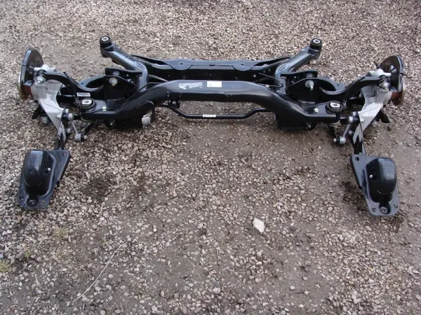 Skoda Superb II taka-akselipalkki OEM 5N0505235AC image 2
