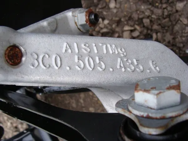 Skoda Superb II taka-akselipalkki OEM 5N0505235AC image 10
