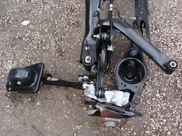 Skoda Superb II taka-akselipalkki OEM 5N0505235AC image 3