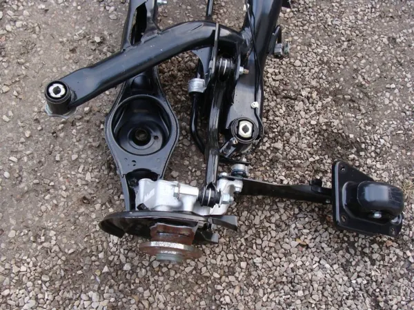 Skoda Superb II taka-akselipalkki OEM 5N0505235AC image 4