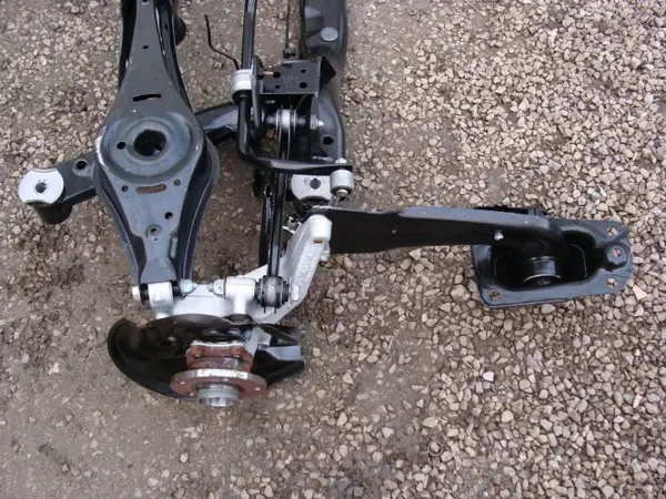 Skoda Superb II taka-akselipalkki OEM 5N0505235AC image 9