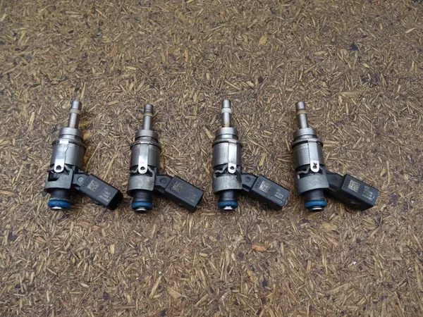 Iniettore carburante AUDI A4 B7 A6 C6 3.2 FSI 06E906036AE image 2