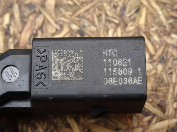 Iniettore carburante AUDI A4 B7 A6 C6 3.2 FSI 06E906036AE image 4