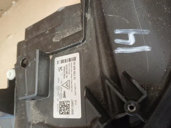 Vasen Etuvalaisin Peugeot 3008 II image 3