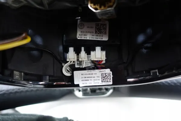 Volant Multifonction Skoda Octavia IV OEM 5E3419093AE image 6