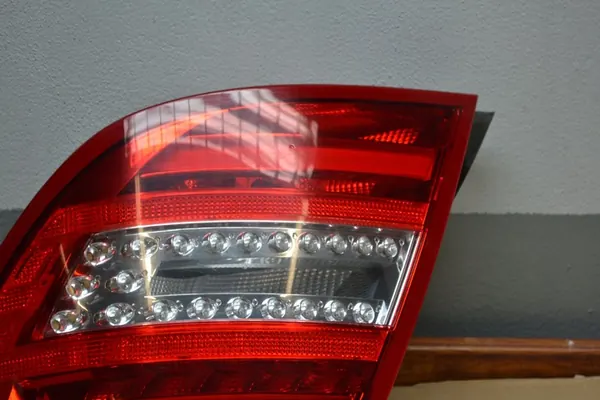 MERCEDES C KLASA 204 W204 RECHTER ACHTERLICHT A2048204764 image 4