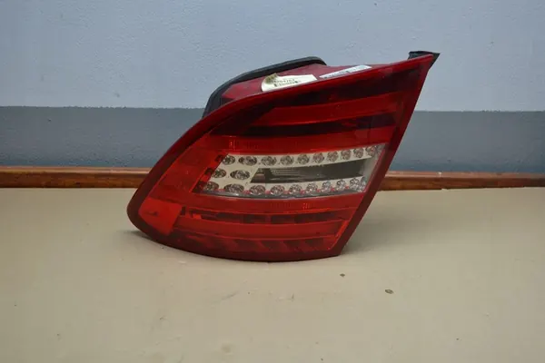 MERCEDES C KLASA 204 W204 RECHTER ACHTERLICHT A2048204764 image 6