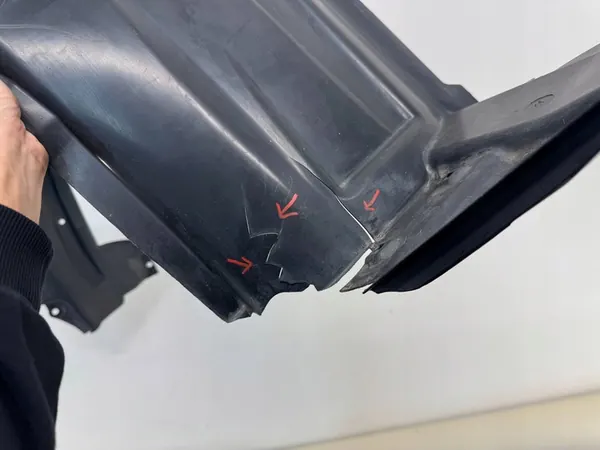 Toyota Avensis T27 Etu-oikea lokasuoja kokonainen OEM image 10