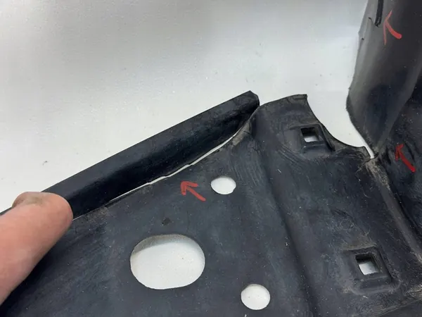 Toyota Avensis T27 Etu-oikea lokasuoja kokonainen OEM image 7