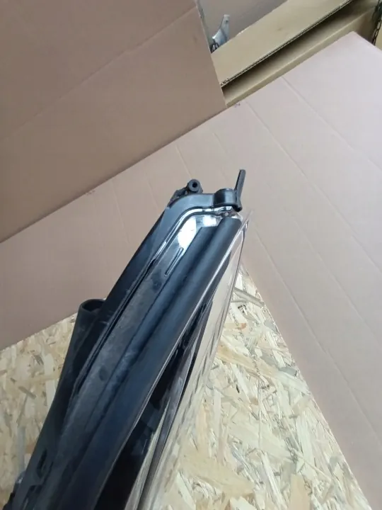 Farol esquerdo Toyota C-HR OEM BU5EYLU 2019-2022 image 3