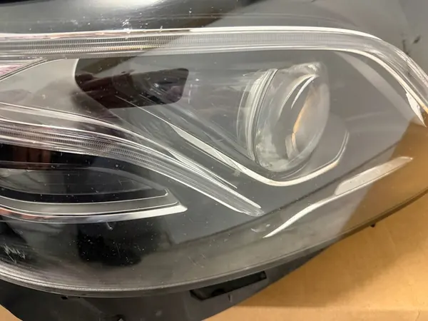 Mercedes-Benz OE A213 906 26 06 reflector image 3