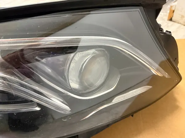 Mercedes-Benz OE A213 906 26 06 reflector image 4