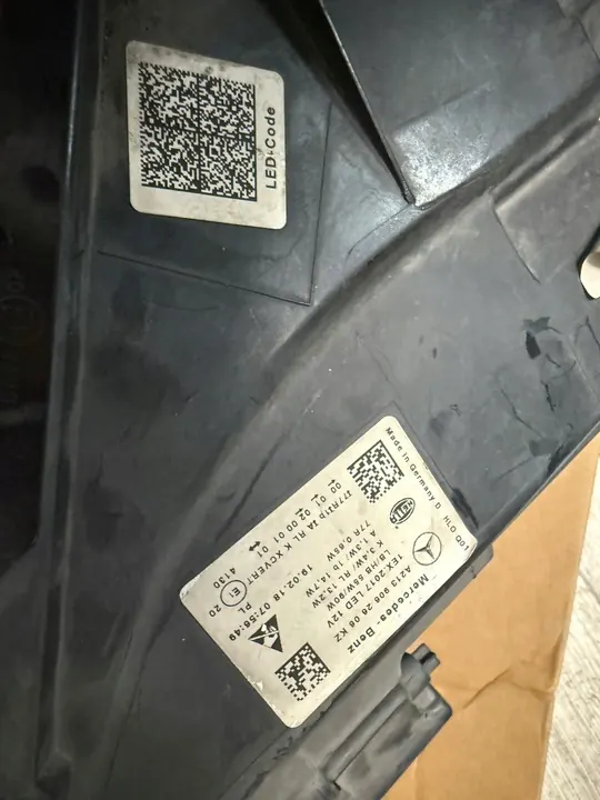 Mercedes-Benz OE A213 906 26 06 reflector image 6