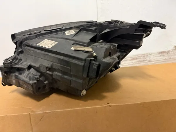 Mercedes-Benz OE A213 906 26 06 reflector image 8