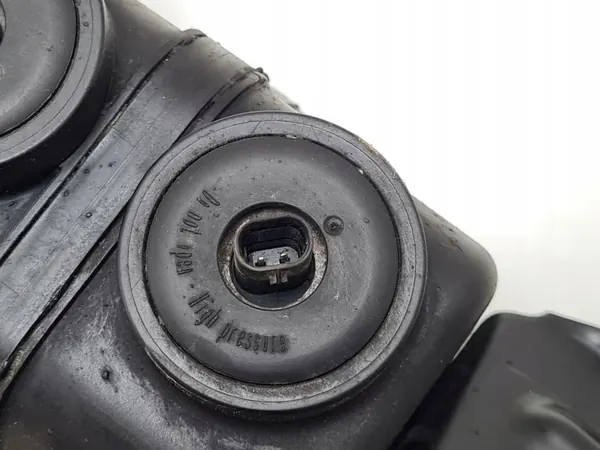 Porsche Taycan Etu-ilmatanko OEM HHAF0409570 image 10