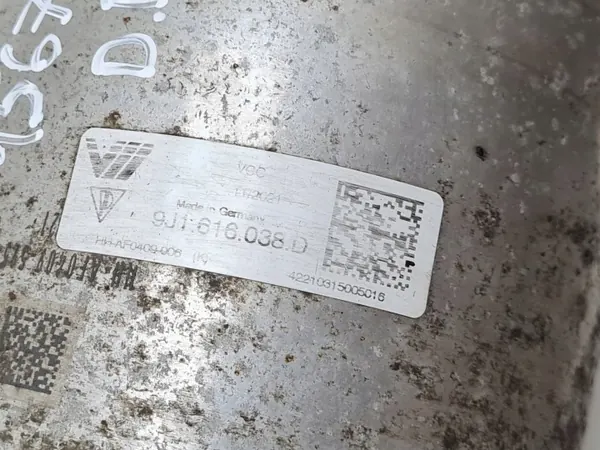 Porsche Taycan Etu-ilmatanko OEM HHAF0409570 image 6