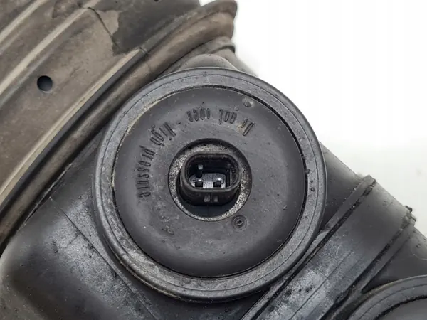 Porsche Taycan Etu-ilmatanko OEM HHAF0409570 image 7