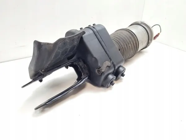 Porsche Taycan Etu-ilmatanko OEM HHAF0409570 image 9