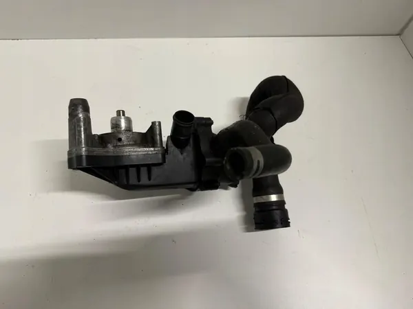 Vattenpumphus Audi S8 D3 5.2 FSI 079121012D image 6