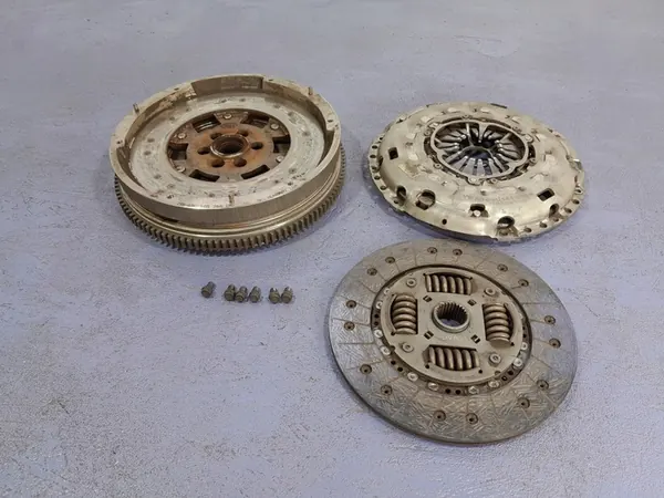 VW Amarok I 2.0 TDI Volante de Dupla Massa 03L105266DK image 2