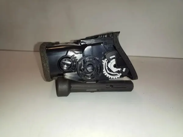 Prise d'air console Lexus CT OEM 5567076020 1.8L image 3