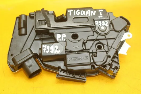 Fram Höger Dörrlås 6 Pin VW Tiguan I image 4