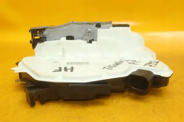 Fram Höger Dörrlås 6 Pin VW Tiguan I image 6