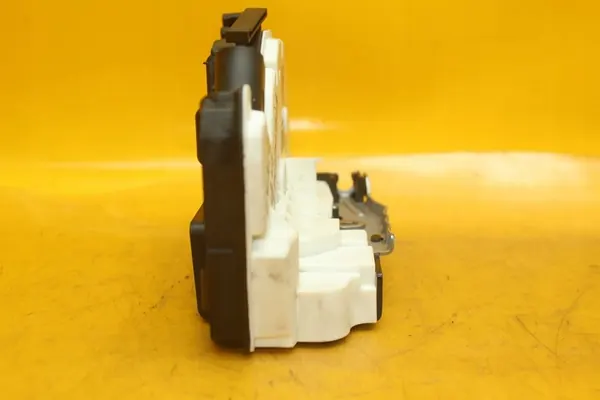 Fram Höger Dörrlås 6 Pin VW Tiguan I image 8