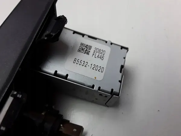 Tomada USB Suzuki Swace OEM 8553212020 - Usado image 3