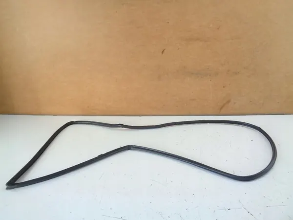 Joint de porte avant gauche Kia Ceed II OEM 8213A2000 image 2