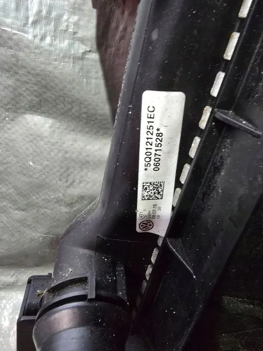 Golf VII 1.6 TDI Kühler mit Ventilator image 6