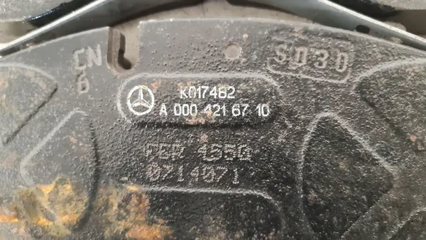 Pastilhas de travão dianteiras OEM A0004216710 Mercedes Actros image 3