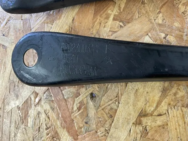 Vorderhalter Chrysler T&C Voyager Dodge Caravan 68023328AA image 5