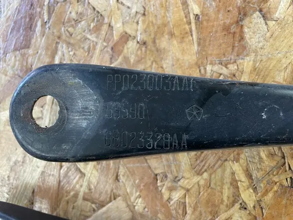 Vorderhalter Chrysler T&C Voyager Dodge Caravan 68023328AA image 6