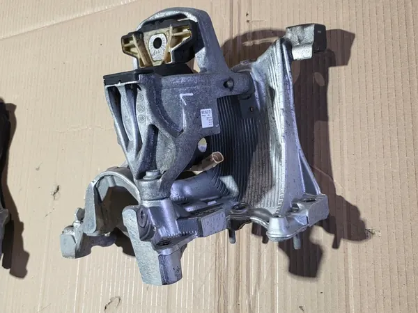 Soporte de motor derecho AUDI A4 B9 2.0 TDI image 2