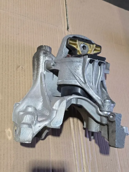 Soporte de motor derecho AUDI A4 B9 2.0 TDI image 3