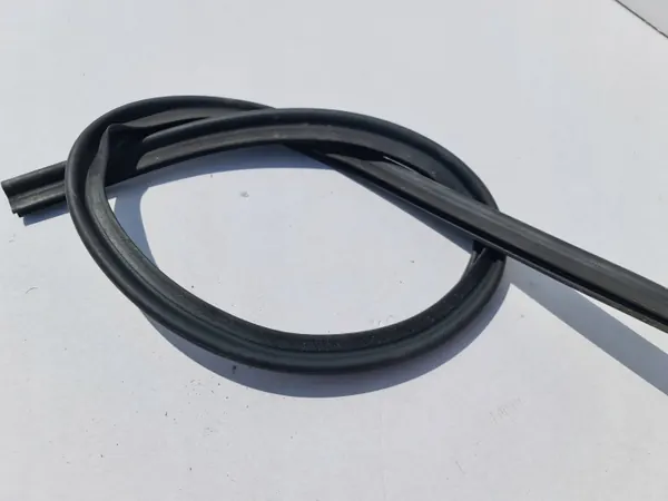 Junta do capô OEM 7N0823723 para VW Sharan 7N image 2