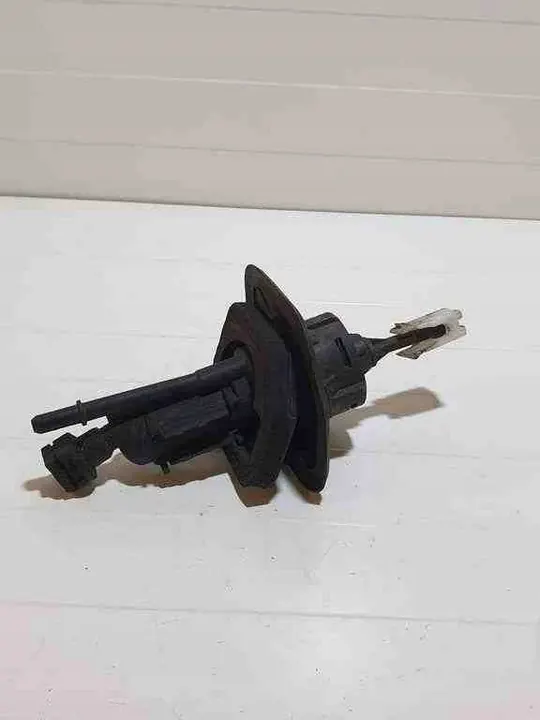 Kupplungs cylinder MAZDA 3 1.6L diesel 2006 image 3