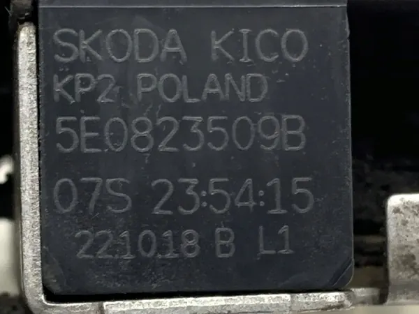 Framhuvudslås SKODA OCTAVIA III Combi 5E0823509B image 4