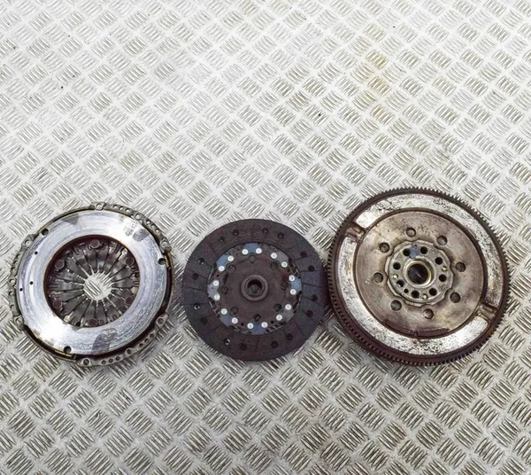 Conjunto de embreagem Mercedes-Benz Vito Tourer (W447) 1.6L OEM 301015679R image 4