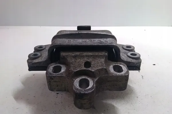 Moottorin kiinnike VW PASSAT B6 2.0L Diesel image 3