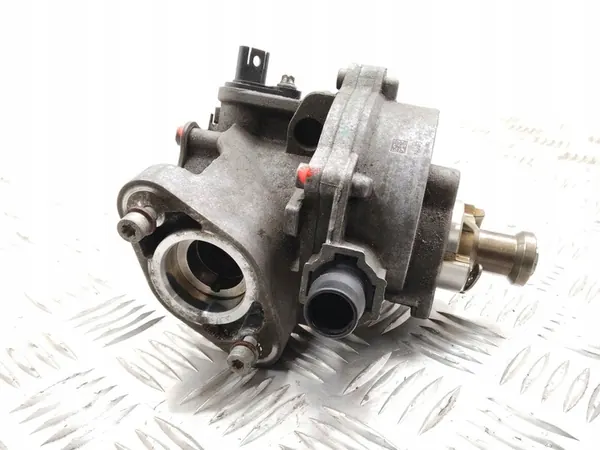 BMW OE 8618897 Vacuum Pomp image 2