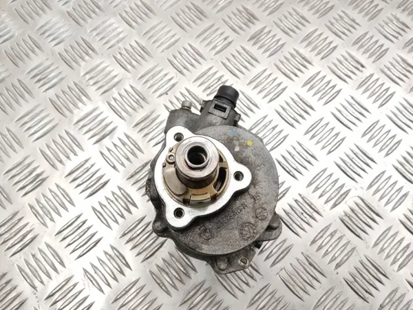 BMW OE 8618897 Vacuum Pomp image 4