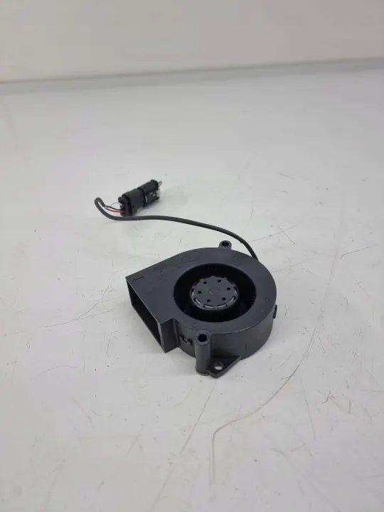 Jaguar Batterielüfter OEM L9W314D550BA - Gebraucht image 2