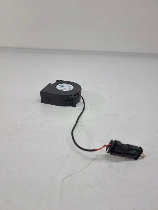 Jaguar Batterielüfter OEM L9W314D550BA - Gebraucht image 4
