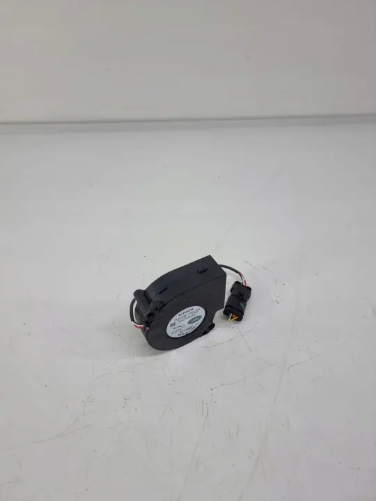 Jaguar Batterielüfter OEM L9W314D550BA - Gebraucht image 5