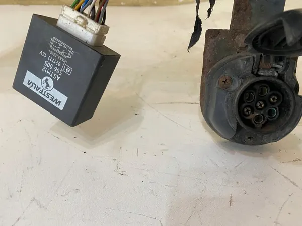 Module attelage VW Passat B5 Break occasion image 3