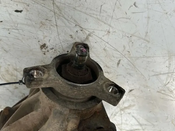 Mercedes C-Class Rear Differential A2073500314 image 5