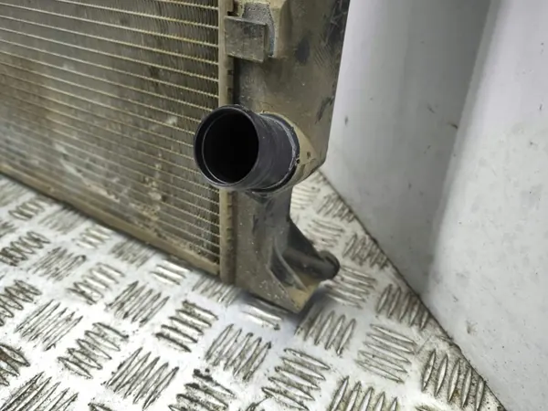 Toyota OE Waterradiator OEM AMD182757 - Gebruikt image 5